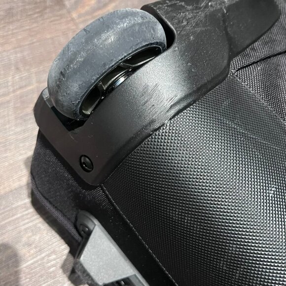 CODI Rolling Laptop Bag 3 Compartments Excellent Condition High Quality Zippers - Picture 8 of 14